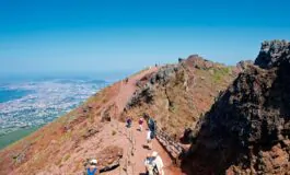 Una turista inglese di 78 anni è salita sul Vesuvio ed è morta per un malore