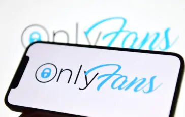 La modella di OnlyFans ha dichiarato di essere troppo bella per pagare viaggi e fare una vita di lusso