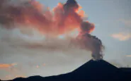 eruzione Etna in corso voli sospesi