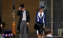 Carlo e Camilla al Garden Party precedente l'incoronazione di re Carlo III
