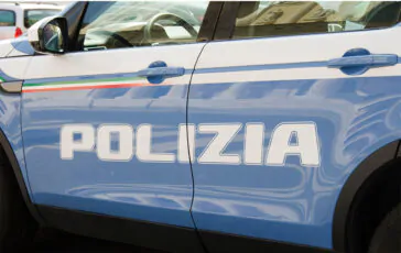 Poliziotta aggredita a Roma Fontana di Trevi