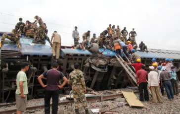 Treno passeggeri deragliato in India