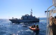 Una nave Ong tedesca è stata cacciata dalle autorità greche ed è arrivata a Lampedusa