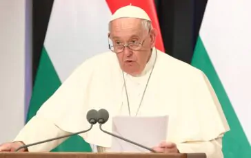 Terminato intervento chirurgico Papa