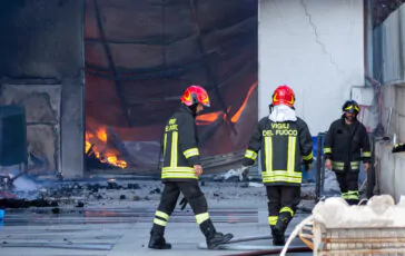 Incendio a Roma in un palazzo in ristrutturazione