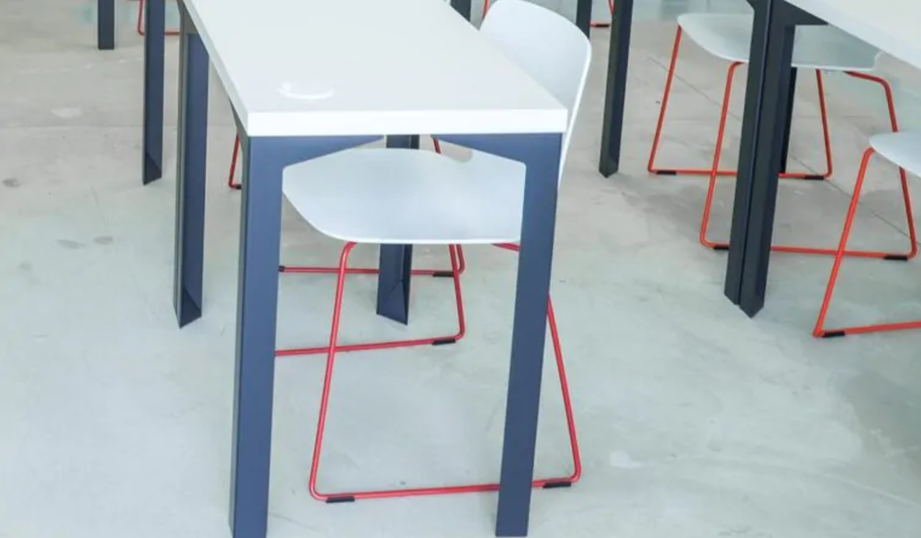 Photo of UK, the principal removes very greasy food from the canteen and the students’ parents spit on it