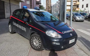 Duplice omicidio a Sant’Antimo, il suocero dei due cognati uccisi si è costituito: “Avevano una relazione”