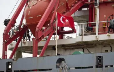 nave turca migranti Napoli