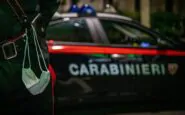 Un uomo ha ucciso la sua compagna a coltellate e ha poi tentato il suicidio