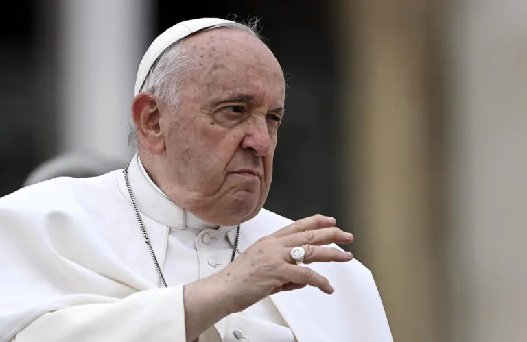 papa francesco scaled 1 768x499