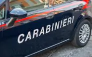 Uomo minaccia e rapina due ragazzi a Termini