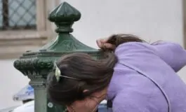 Quanta acqua bere al giorno con il caldo, il parere degli esperti