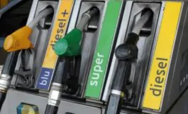 Record benzina in autostrada a 2,7 euro al litro