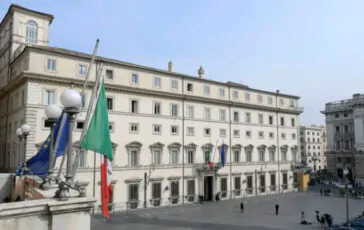 Incidente in piazza Colonna a Roma