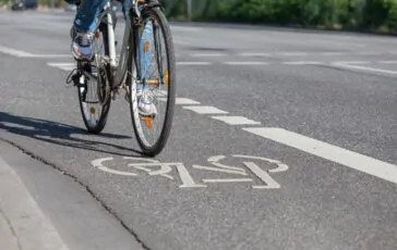 milano ciclista uccisa schiacciata camion