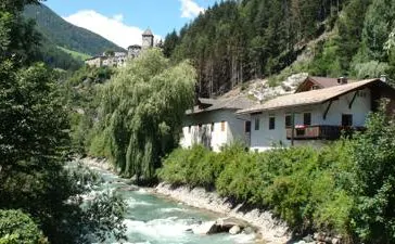 featured 1875126