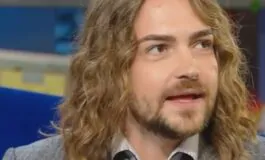 Valerio Scanu in lacrime: "Alle mie nozze i medici che hanno visto morire mio padre"