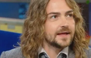 Valerio Scanu in lacrime: "Alle mie nozze i medici che hanno visto morire mio padre"