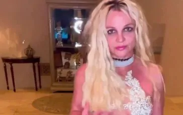 Britney Spears ballo coltelli