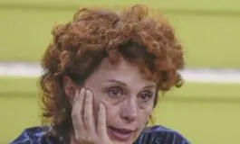 GF, Beatrice Luzzi in lacrime per i figli: "Mi dispiace per la figura che vi sto facendo fare"