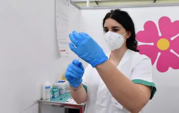vaccino covid primi lotti pfizer