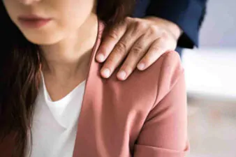 amici si innamorano della stessa ragazza