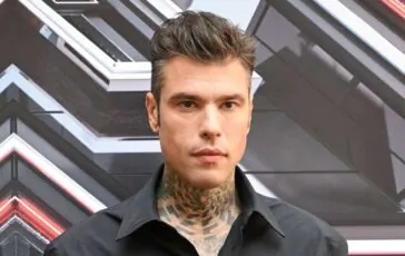 Fedez, il malore in aeroporto: "Così è scampato alla morte"