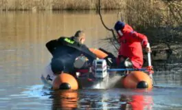 Si cercano tracce dei fidanzati scomparsi nel lago di Barcis