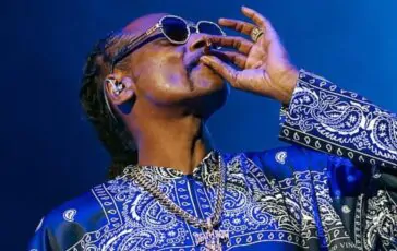 Snoop Dogg smette fumare marijuana