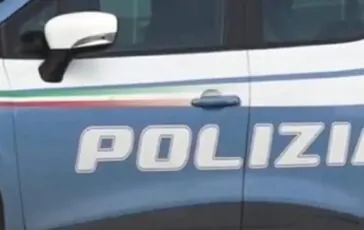 Uccide la moglie a colpi di mazza da baseball