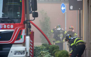 Incendio in una palazzina a Milano
