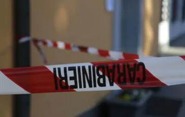 Donna trovata morta in albergo a La Spezia