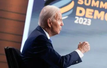 Biden: "Le forze armate statunitensi, con l'appoggio di alleati, hanno attaccato con successo una serie di obiettivi nello Yemen"