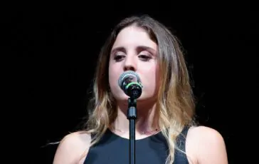 La cantante è in gara per la prima volta con il brano che si intitola La noia