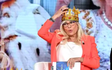 Mara Venier torna a domenica in dopo le polemiche