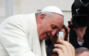 papa francesco via crucis colosseo