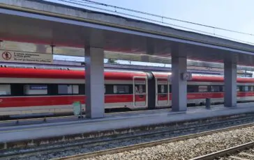 Tragedia sui binari a Bellizzi: uomo morto investito da un treno