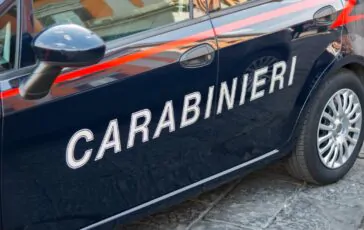 Fermo, 16enne trovato morto sotto casa