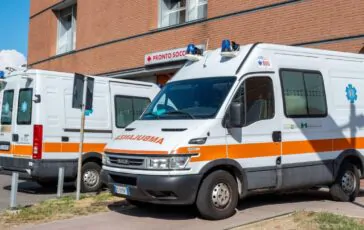 Incidente a Castellana Grotte, scontro tra auto: due giovani feriti