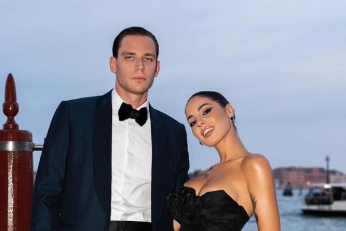 카를로 베레타(Carlo Beretta)가 멜리사 사타(Melissa Satta)를 붙잡았습니다 유혹이 진행 중인가요?