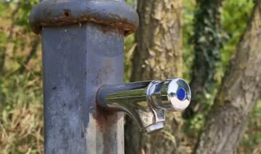 Vietato bere acqua in alcune zone di Lombardia e Trentino: infettata dal Norovirus