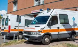 Catania, anziano in mare con l'auto: salvato con defibrillatore