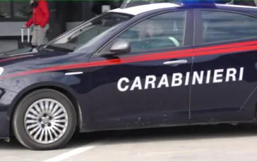 Scontro frontale con l'auto della ex a Cagliari