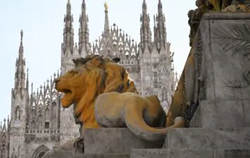 Milano, corteo pro Palestina: tensione in piazza Duomo, carica della polizia