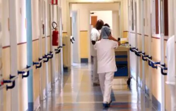 Nuovi ospedali in Sardegna: la Giunta Todde annulla la delibera di Solinas