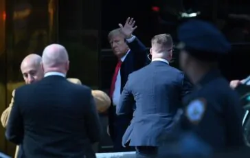 New York, uomo si dà fuoco davanti al tribunale del processo di Donald Trump