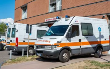 Malore in strada: morto un infermiere