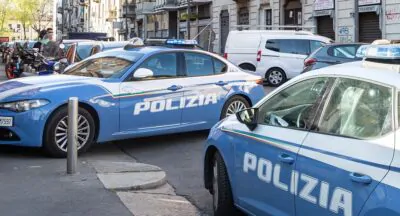Agguato a Napoli, spari in strada: minorenne ferito