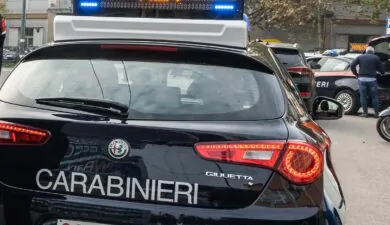 Rapina a Reggio Emilia: due persone hanno aggredito un uomo con un cutter per rubargli il telefono