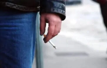 Torino, introdotto divieto di fumo all'aperto